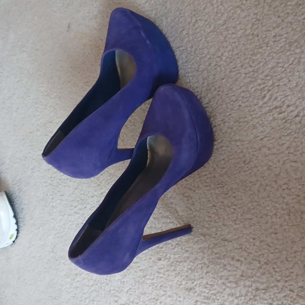 Heels - Picture 4 of 4